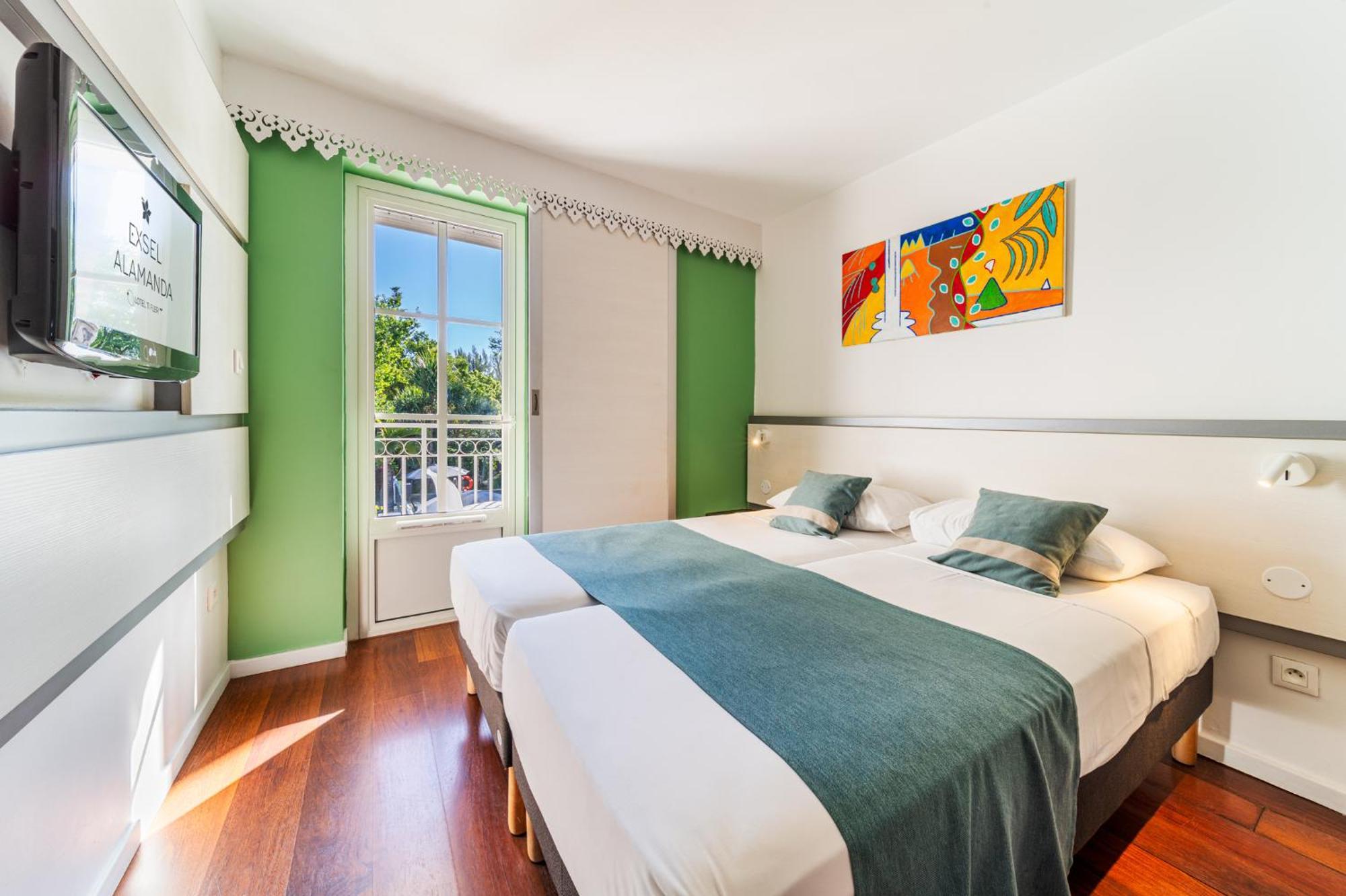 Hotel Exsel Alamanda Сен Жилс ле Бен Екстериор снимка