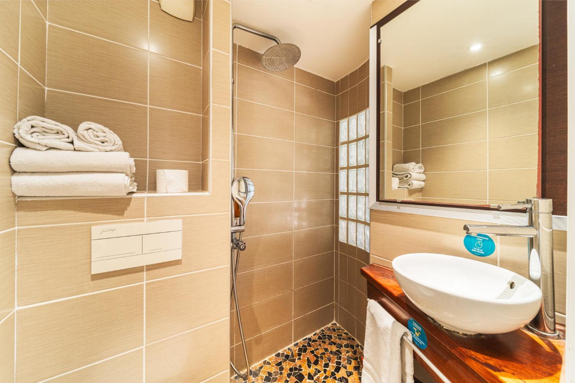 Hotel Exsel Alamanda Сен Жилс ле Бен Екстериор снимка