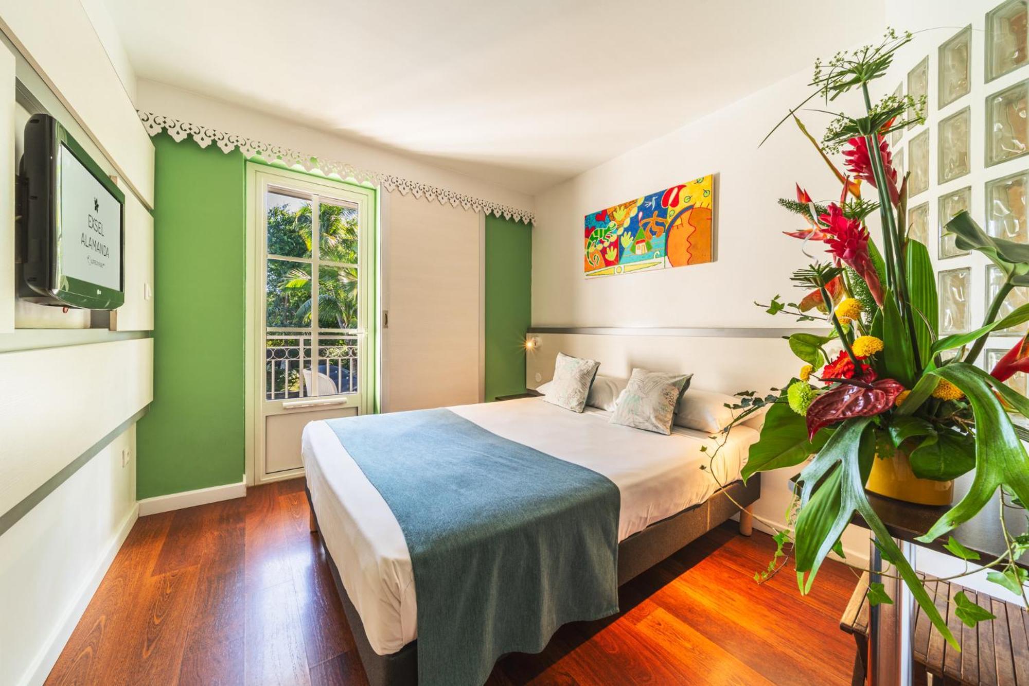 Hotel Exsel Alamanda Сен Жилс ле Бен Екстериор снимка